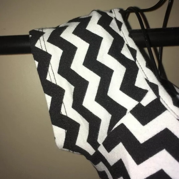 Black & White chevron dress- Juniors Sm - Picture 3 of 6
